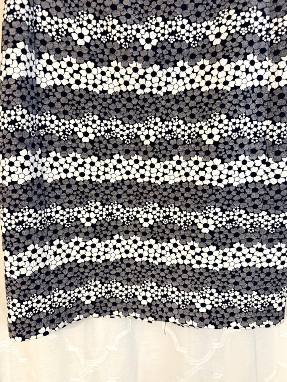 Karl Lagerfeld Paris Black White Floral Sheath Dress Size 8 Chic Career Classic - Picture 4 of 15